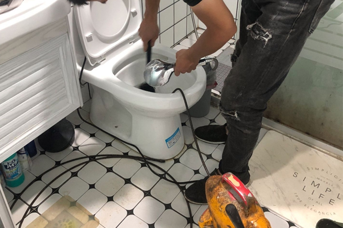 上栗马桶堵塞自己疏通还是找师傅?专业上门服务让你省时更省心