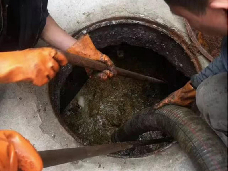 上栗清理化粪池时如何避免沼气的危害?